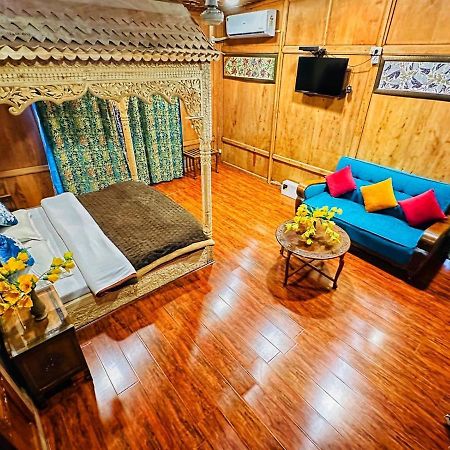 Hayat Group Of Houseboats Hotel Srīnagar Екстериор снимка