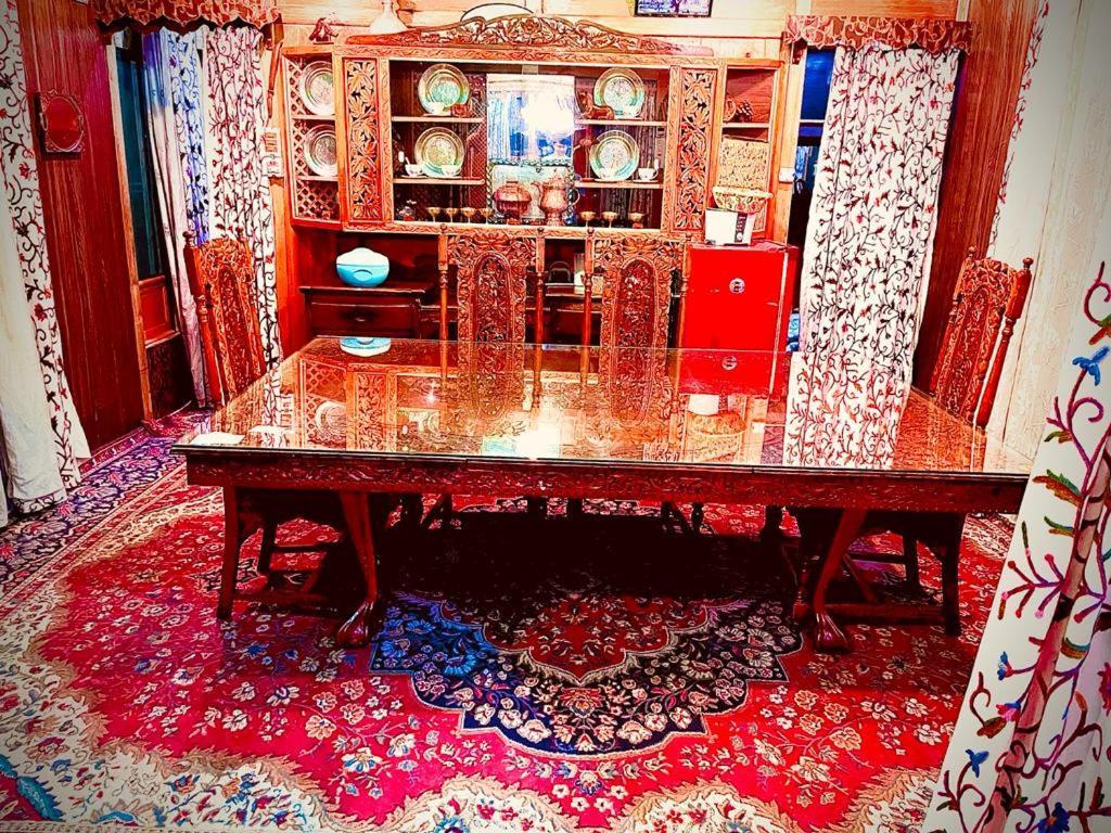 Hayat Group Of Houseboats Hotel Srīnagar Екстериор снимка