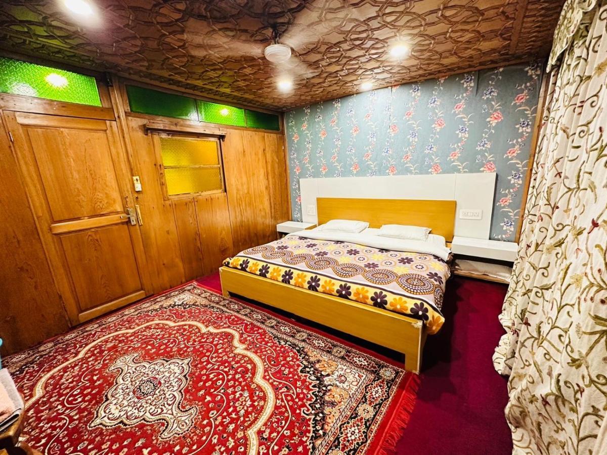 Hayat Group Of Houseboats Hotel Srīnagar Екстериор снимка