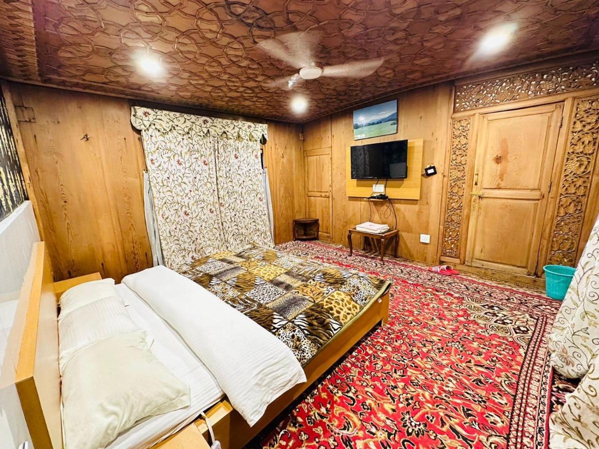 Hayat Group Of Houseboats Hotel Srīnagar Екстериор снимка