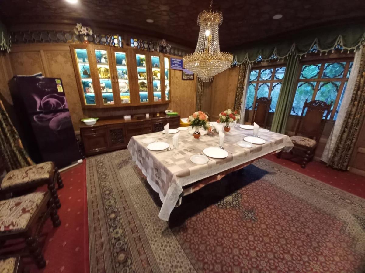 Hayat Group Of Houseboats Hotel Srīnagar Екстериор снимка